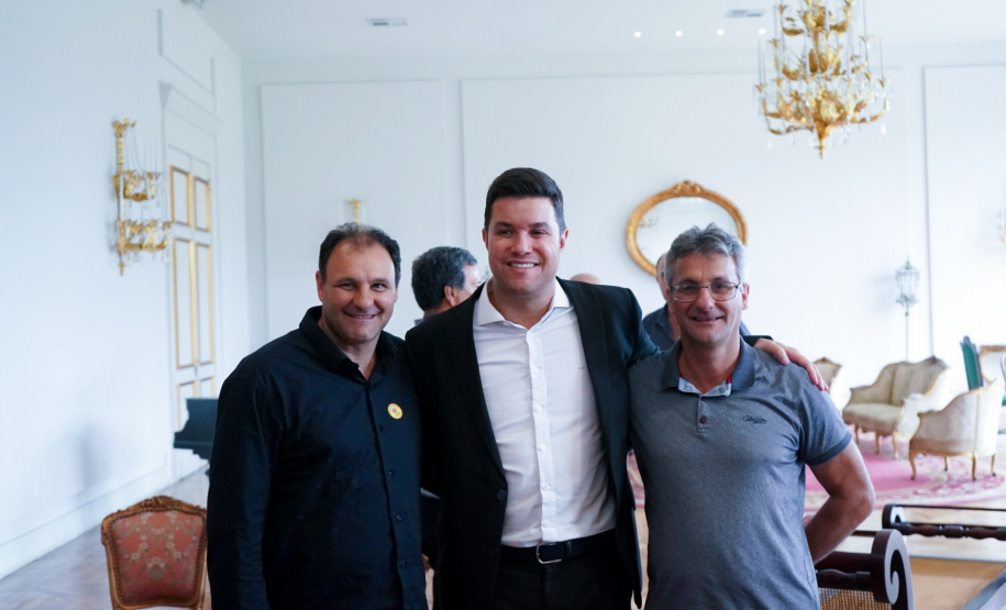 O Governo do Estado conclui esta semana a rodada de autorizações para liberação de recursos do programa Paraná Mais Cidades, que começou há cerca de dois meses. Coordenado pela Casa Civil, o programa é uma parceria entre o Governo e a Assembleia Legislativa e conta com R$ 351 milhões, provenientes do Tesouro Estadual e da devolução do exercício orçamentário do Legislativo. Foto: Guilherme Flores/Casa Civil