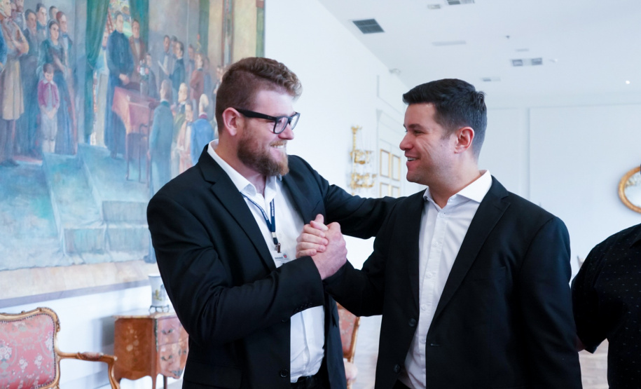 O Governo do Estado conclui esta semana a rodada de autorizações para liberação de recursos do programa Paraná Mais Cidades, que começou há cerca de dois meses. Coordenado pela Casa Civil, o programa é uma parceria entre o Governo e a Assembleia Legislativa e conta com R$ 351 milhões, provenientes do Tesouro Estadual e da devolução do exercício orçamentário do Legislativo. Foto: Guilherme Flores/Casa Civil