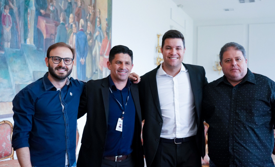 O Governo do Estado conclui esta semana a rodada de autorizações para liberação de recursos do programa Paraná Mais Cidades, que começou há cerca de dois meses. Coordenado pela Casa Civil, o programa é uma parceria entre o Governo e a Assembleia Legislativa e conta com R$ 351 milhões, provenientes do Tesouro Estadual e da devolução do exercício orçamentário do Legislativo. Foto: Guilherme Flores/Casa Civil