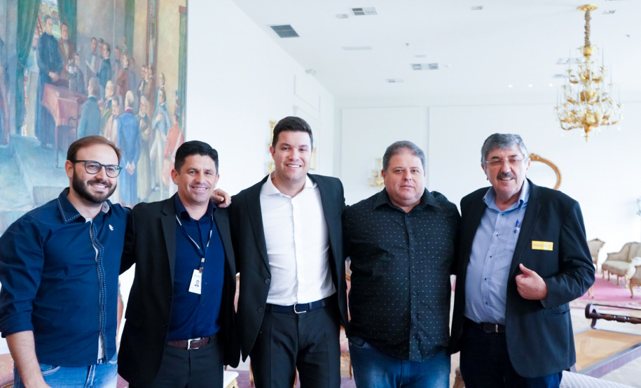 O Governo do Estado conclui esta semana a rodada de autorizações para liberação de recursos do programa Paraná Mais Cidades, que começou há cerca de dois meses. Coordenado pela Casa Civil, o programa é uma parceria entre o Governo e a Assembleia Legislativa e conta com R$ 351 milhões, provenientes do Tesouro Estadual e da devolução do exercício orçamentário do Legislativo. Foto: Guilherme Flores/Casa Civil