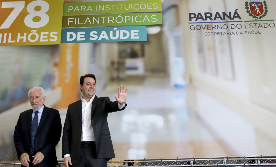 O governador Carlos Massa Ratinho Junior autorizou nesta terça-feira (3) o repasse de R$ 78 milhões para hospitais filantrópicos. Os recursos são destinados a obras (R$ 44,5 milhões) e equipamentos (R$ 33,5 milhões). É o maior pacote financeiro unificado da história às instituições, que atendem mais de 50% dos pacientes do Sistema Único de Saúde (SUS) no Paraná. Curitiba,03/12/2019 Foto:Jaelson Lucas / AEN