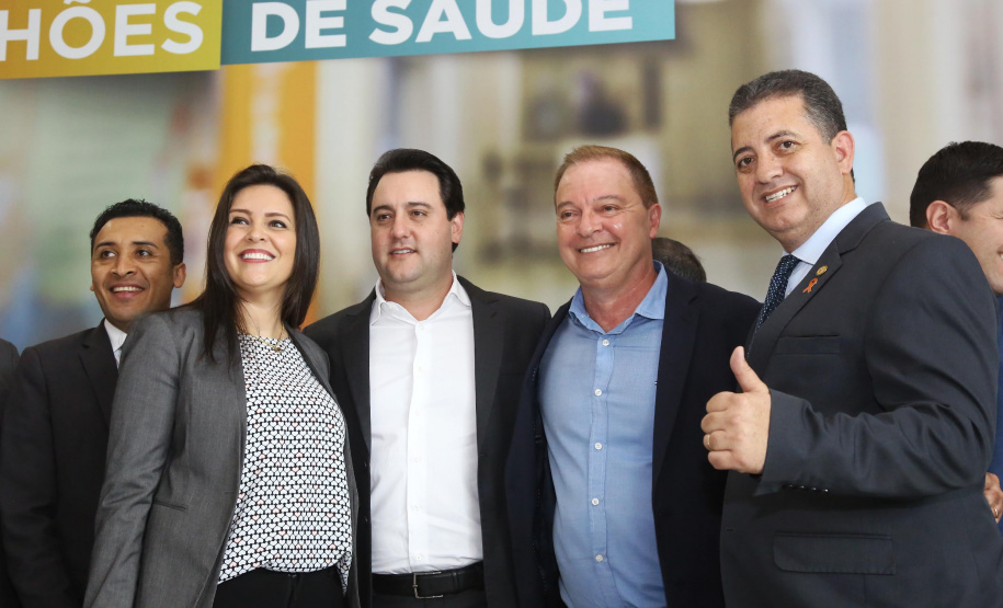 O governador Carlos Massa Ratinho Junior autorizou nesta terça-feira (3) o repasse de R$ 78 milhões para hospitais filantrópicos. Os recursos são destinados a obras (R$ 44,5 milhões) e equipamentos (R$ 33,5 milhões). É o maior pacote financeiro unificado da história às instituições, que atendem mais de 50% dos pacientes do Sistema Único de Saúde (SUS) no Paraná. Curitiba,03/12/2019 Foto:Jaelson Lucas / AEN
