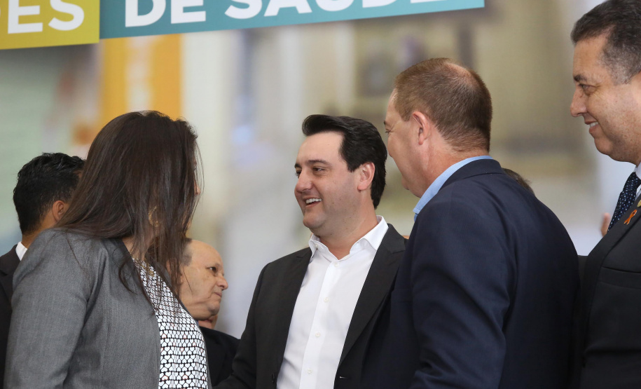 O governador Carlos Massa Ratinho Junior autorizou nesta terça-feira (3) o repasse de R$ 78 milhões para hospitais filantrópicos. Os recursos são destinados a obras (R$ 44,5 milhões) e equipamentos (R$ 33,5 milhões). É o maior pacote financeiro unificado da história às instituições, que atendem mais de 50% dos pacientes do Sistema Único de Saúde (SUS) no Paraná. Curitiba,03/12/2019 Foto:Jaelson Lucas / AEN