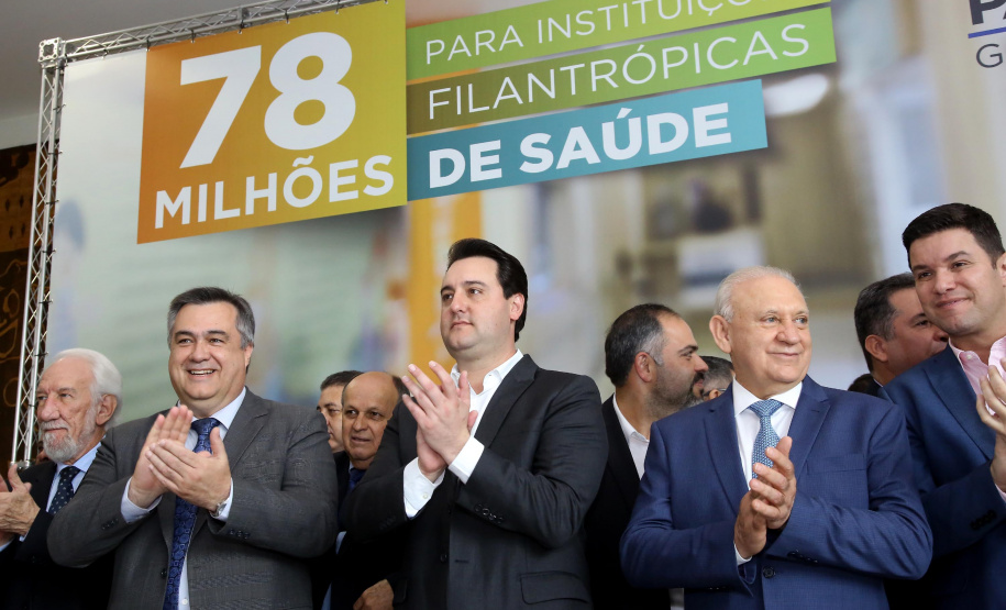 O governador Carlos Massa Ratinho Junior autorizou nesta terça-feira (3) o repasse de R$ 78 milhões para hospitais filantrópicos. Os recursos são destinados a obras (R$ 44,5 milhões) e equipamentos (R$ 33,5 milhões). É o maior pacote financeiro unificado da história às instituições, que atendem mais de 50% dos pacientes do Sistema Único de Saúde (SUS) no Paraná. Curitiba,03/12/2019 Foto:Jaelson Lucas / AEN