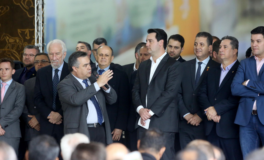 O governador Carlos Massa Ratinho Junior autorizou nesta terça-feira (3) o repasse de R$ 78 milhões para hospitais filantrópicos. Os recursos são destinados a obras (R$ 44,5 milhões) e equipamentos (R$ 33,5 milhões). É o maior pacote financeiro unificado da história às instituições, que atendem mais de 50% dos pacientes do Sistema Único de Saúde (SUS) no Paraná. Curitiba,03/12/2019 Foto:Jaelson Lucas / AEN