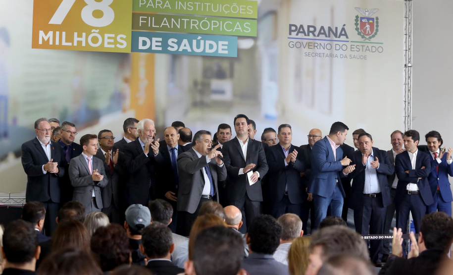 O governador Carlos Massa Ratinho Junior autorizou nesta terça-feira (3) o repasse de R$ 78 milhões para hospitais filantrópicos. Os recursos são destinados a obras (R$ 44,5 milhões) e equipamentos (R$ 33,5 milhões). É o maior pacote financeiro unificado da história às instituições, que atendem mais de 50% dos pacientes do Sistema Único de Saúde (SUS) no Paraná. Curitiba,03/12/2019 Foto:Jaelson Lucas / AEN