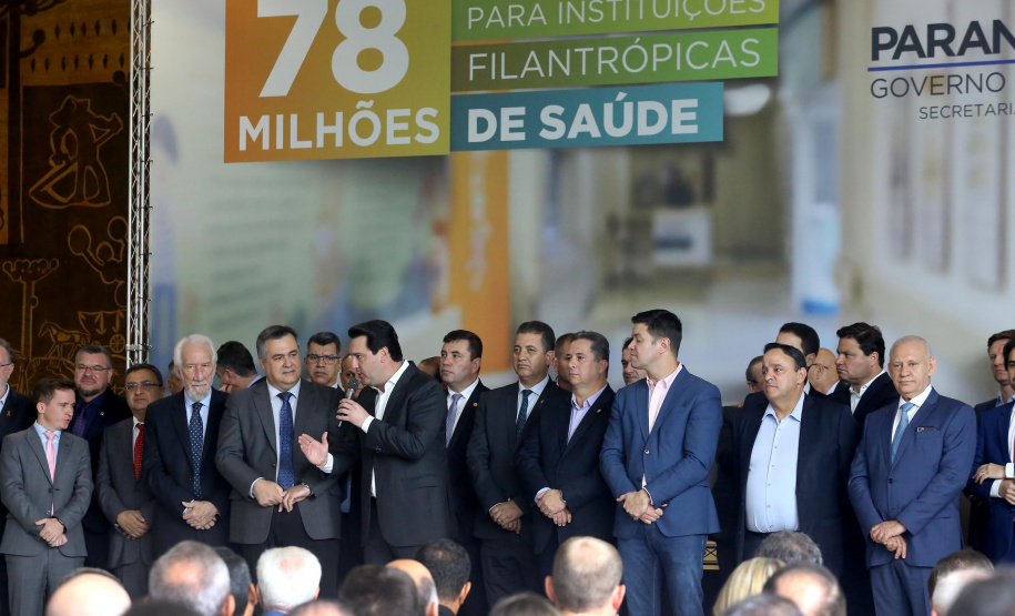 O governador Carlos Massa Ratinho Junior autorizou nesta terça-feira (3) o repasse de R$ 78 milhões para hospitais filantrópicos. Os recursos são destinados a obras (R$ 44,5 milhões) e equipamentos (R$ 33,5 milhões). É o maior pacote financeiro unificado da história às instituições, que atendem mais de 50% dos pacientes do Sistema Único de Saúde (SUS) no Paraná. Curitiba,03/12/2019 Foto:Jaelson Lucas / AEN
