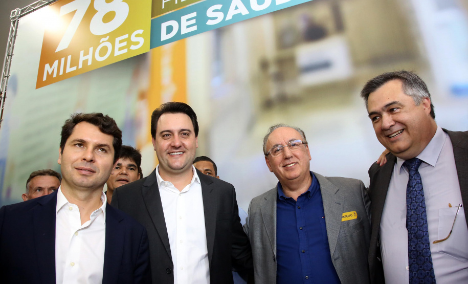 O governador Carlos Massa Ratinho Junior autorizou nesta terça-feira (3) o repasse de R$ 78 milhões para hospitais filantrópicos. Os recursos são destinados a obras (R$ 44,5 milhões) e equipamentos (R$ 33,5 milhões). É o maior pacote financeiro unificado da história às instituições, que atendem mais de 50% dos pacientes do Sistema Único de Saúde (SUS) no Paraná. Curitiba,03/12/2019 Foto:Jaelson Lucas / AEN