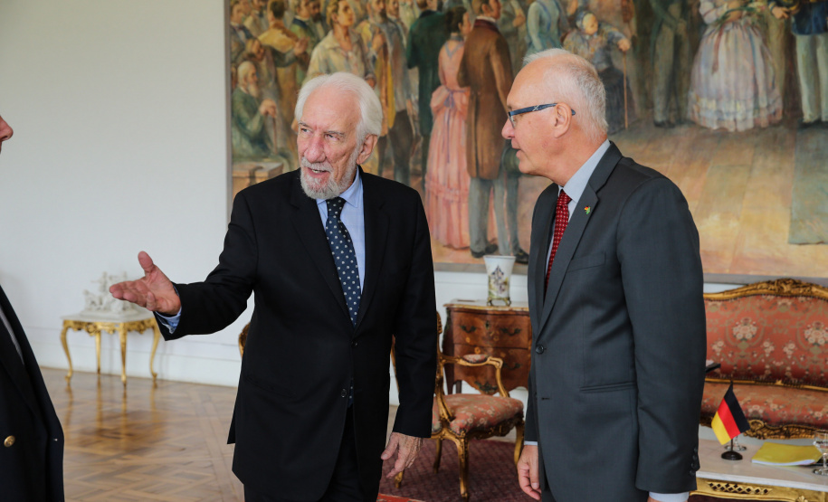 O vice governador Darci Piana recebe nesta terça-feira (3), o embaixador da Alemanha no Brasil, Georg Witschel no Palácio Iguaçu.   Curitiba, 03/12/2019 -  Foto: Geraldo Bubniak/AEN
