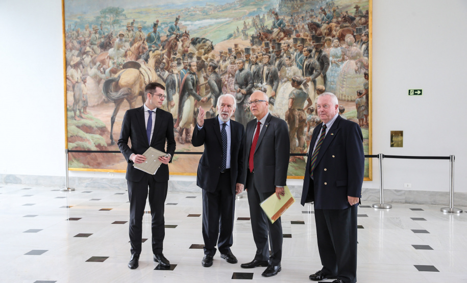 O vice governador Darci Piana recebe nesta terça-feira (3), o embaixador da Alemanha no Brasil, Georg Witschel no Palácio Iguaçu.   Curitiba, 03/12/2019 -  Foto: Geraldo Bubniak/AEN