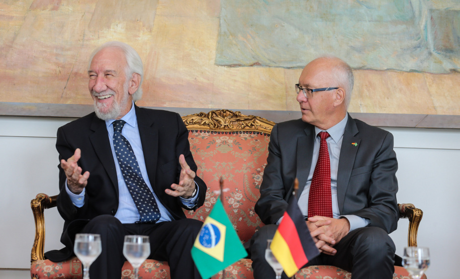 O vice governador Darci Piana recebe nesta terça-feira (3), o embaixador da Alemanha no Brasil, Georg Witschel no Palácio Iguaçu.   Curitiba, 03/12/2019 -  Foto: Geraldo Bubniak/AEN