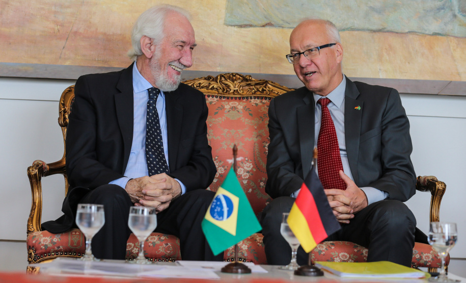 O vice governador Darci Piana recebe nesta terça-feira (3), o embaixador da Alemanha no Brasil, Georg Witschel no Palácio Iguaçu.   Curitiba, 03/12/2019 -  Foto: Geraldo Bubniak/AEN