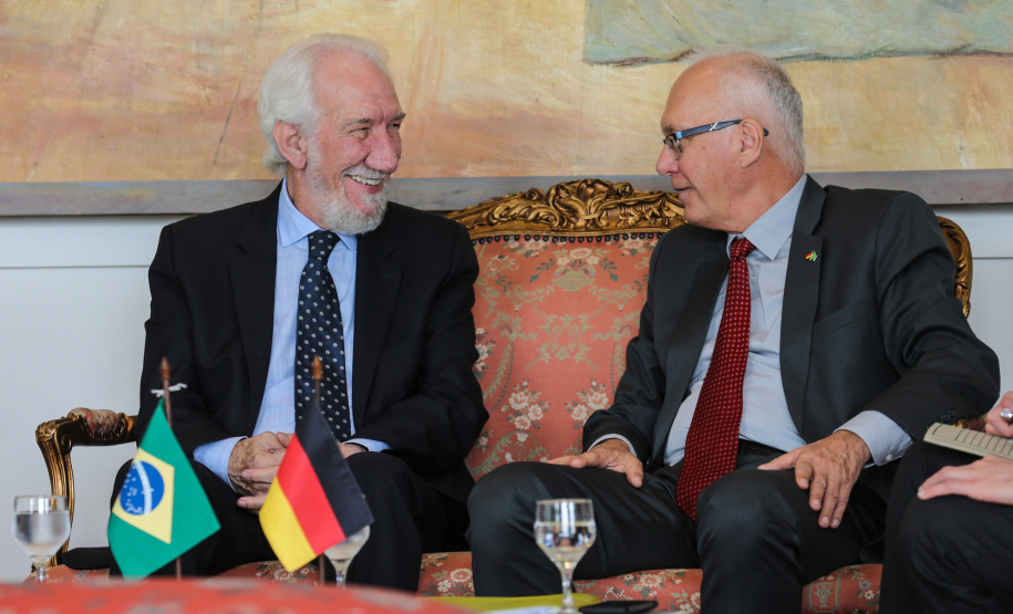 O vice governador Darci Piana recebe nesta terça-feira (3), o embaixador da Alemanha no Brasil, Georg Witschel no Palácio Iguaçu.   Curitiba, 03/12/2019 -  Foto: Geraldo Bubniak/AEN