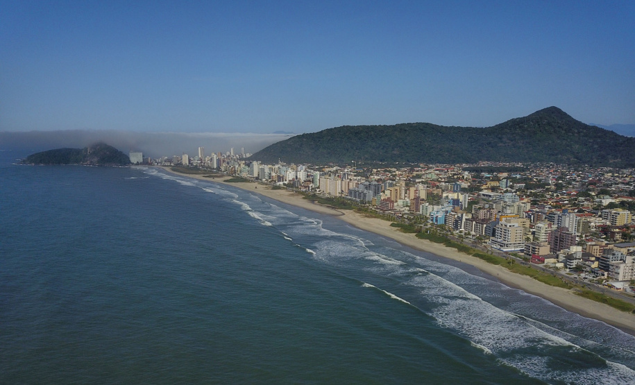 Um consórcio de instituições financeiras formado pelo Banco do Brasil, Itaú, Santander e Caixa Econômica Federal venceu a concorrência pública aberta pelo Governo do Paraná para uma operação de crédito de até R$ 1,6 bilhão. Os recursos serão utilizados em obras de infraestrutura e logística, urbanização do Litoral e também nas áreas de segurança e agricultura. Foto: José Fernando Ogura/AEN