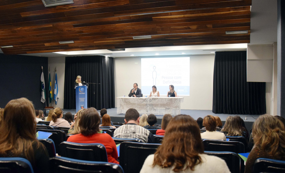 As Secretarias de Estado da Saúde e Justiça promoveram nesta terça-feira (03), em Curitiba, o 1º Simpósio Estadual da Pessoa com Deficiência, como partes das atividades do Dia Internacional da Pessoa com Deficiência, instituída pela ONU. Foto:SESA