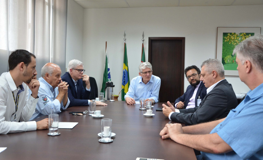 A Secretaria de Estado da Agricultura e Abastecimento vai ampliar o número de agências que financiam o programa Trator Solidário. Uma parceria assinada nesta terça-feira (03) possibilitará a entrada do Sistema de Cooperativas de Crédito do Brasil (Sicoob) no financiamento do programa, dando mais condições de atendimento ao agricultor familiar.Foto:SEAB