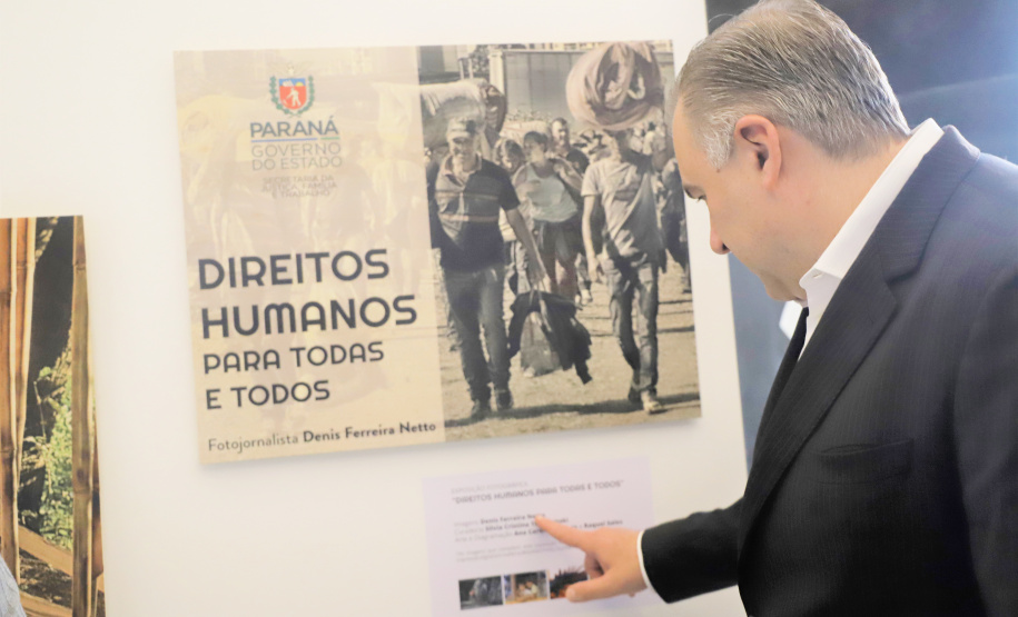 Foi aberta nesta terça-feira (03), na Biblioteca Púbica do Paraná, em Curitiba, a programação que marca o Dia Internacional dos Direitos Humanos, celebrado em 10 de dezembro. Nessa data, em 1948, a Assembleia Geral das Nações Unidas oficializou, em Paris, a Declaração Universal que este ano completa 71 anos. Foto:SEJUF