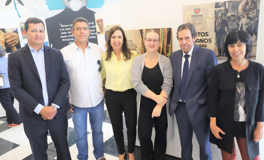 Foi aberta nesta terça-feira (03), na Biblioteca Púbica do Paraná, em Curitiba, a programação que marca o Dia Internacional dos Direitos Humanos, celebrado em 10 de dezembro. Nessa data, em 1948, a Assembleia Geral das Nações Unidas oficializou, em Paris, a Declaração Universal que este ano completa 71 anos. Foto:SEJUF