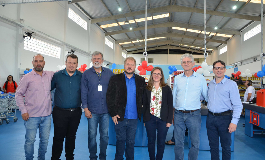 O secretário estadual da Agricultura e do Abastecimento, Norberto Ortigara, participou nesta quinta-feira (05) da inauguração do Armazém da Família em Campo Magro. Esta é a décima unidade implantada na Região Metropolitana de Curitiba, viabilizada por meio de parceria entre a Prefeitura da Capital, responsável pelo programa, e o município.Foto:SEAB