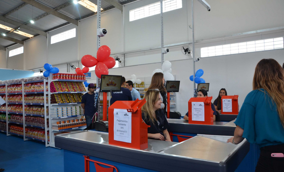 O secretário estadual da Agricultura e do Abastecimento, Norberto Ortigara, participou nesta quinta-feira (05) da inauguração do Armazém da Família em Campo Magro. Esta é a décima unidade implantada na Região Metropolitana de Curitiba, viabilizada por meio de parceria entre a Prefeitura da Capital, responsável pelo programa, e o município.Foto:SEAB