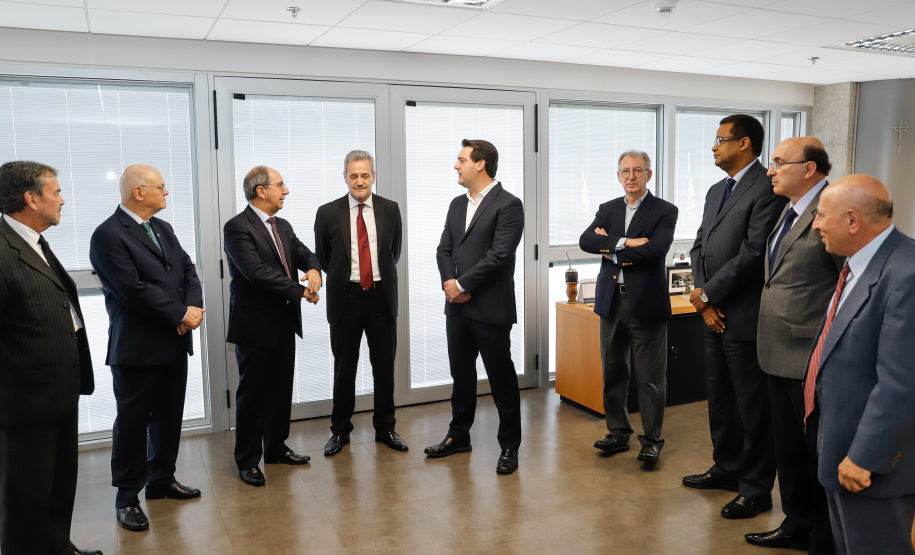 O governador Carlos Massa Ratinho Junior afirmou nesta quinta-feira (5) que a modernização do Estado passa pelo papel de fiscalização do Ministério Público do Paraná (MPPR) e pela construção de políticas conjuntas de atendimento social. Ele participou do Congresso Estadual do MPPR e de uma sessão plenária sobre planejamento estratégico do órgão, que acontecem em Curitiba.