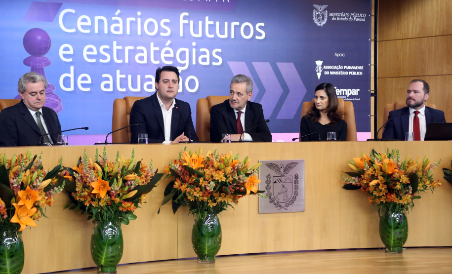 O governador Carlos Massa Ratinho Junior afirmou nesta quinta-feira (5) que a modernização do Estado passa pelo papel de fiscalização do Ministério Público do Paraná (MPPR) e pela construção de políticas conjuntas de atendimento social. Ele participou do Congresso Estadual do MPPR e de uma sessão plenária sobre planejamento estratégico do órgão, que acontecem em Curitiba.Foto Gilson Abreu/AEN