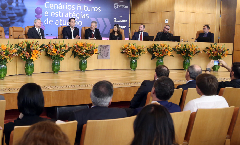 O governador Carlos Massa Ratinho Junior afirmou nesta quinta-feira (5) que a modernização do Estado passa pelo papel de fiscalização do Ministério Público do Paraná (MPPR) e pela construção de políticas conjuntas de atendimento social. Ele participou do Congresso Estadual do MPPR e de uma sessão plenária sobre planejamento estratégico do órgão, que acontecem em Curitiba.Foto Gilson Abreu/AEN