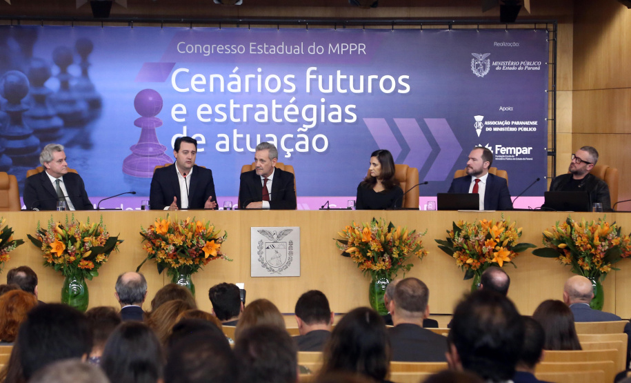 O governador Carlos Massa Ratinho Junior afirmou nesta quinta-feira (5) que a modernização do Estado passa pelo papel de fiscalização do Ministério Público do Paraná (MPPR) e pela construção de políticas conjuntas de atendimento social. Ele participou do Congresso Estadual do MPPR e de uma sessão plenária sobre planejamento estratégico do órgão, que acontecem em Curitiba.Foto Gilson Abreu/AEN