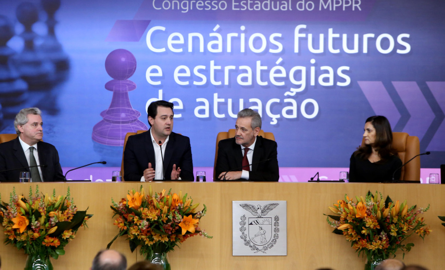 O governador Carlos Massa Ratinho Junior afirmou nesta quinta-feira (5) que a modernização do Estado passa pelo papel de fiscalização do Ministério Público do Paraná (MPPR) e pela construção de políticas conjuntas de atendimento social. Ele participou do Congresso Estadual do MPPR e de uma sessão plenária sobre planejamento estratégico do órgão, que acontecem em Curitiba.Foto Gilson Abreu/AEN