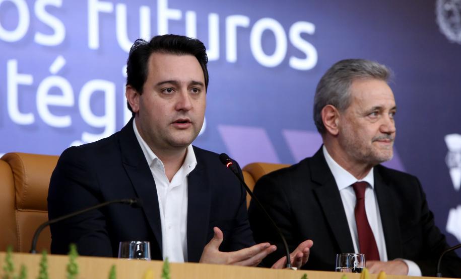 O governador Carlos Massa Ratinho Junior afirmou nesta quinta-feira (5) que a modernização do Estado passa pelo papel de fiscalização do Ministério Público do Paraná (MPPR) e pela construção de políticas conjuntas de atendimento social. Ele participou do Congresso Estadual do MPPR e de uma sessão plenária sobre planejamento estratégico do órgão, que acontecem em Curitiba.Foto Gilson Abreu/AEN