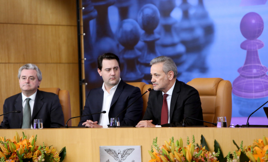 O governador Carlos Massa Ratinho Junior afirmou nesta quinta-feira (5) que a modernização do Estado passa pelo papel de fiscalização do Ministério Público do Paraná (MPPR) e pela construção de políticas conjuntas de atendimento social. Ele participou do Congresso Estadual do MPPR e de uma sessão plenária sobre planejamento estratégico do órgão, que acontecem em Curitiba.Foto Gilson Abreu/AEN