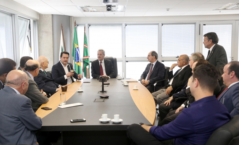 O governador Carlos Massa Ratinho Junior afirmou nesta quinta-feira (5) que a modernização do Estado passa pelo papel de fiscalização do Ministério Público do Paraná (MPPR) e pela construção de políticas conjuntas de atendimento social. Ele participou do Congresso Estadual do MPPR e de uma sessão plenária sobre planejamento estratégico do órgão, que acontecem em Curitiba.Foto Gilson Abreu/AEN