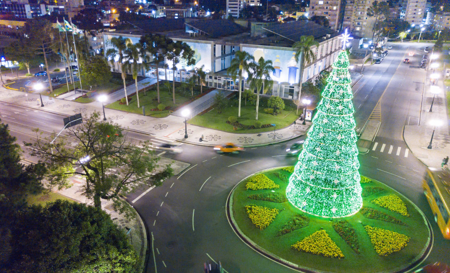 Curitiba - Iluminação Natalina 2019 Copel dá dicas para evitar acidentes com a decoração de Natal.