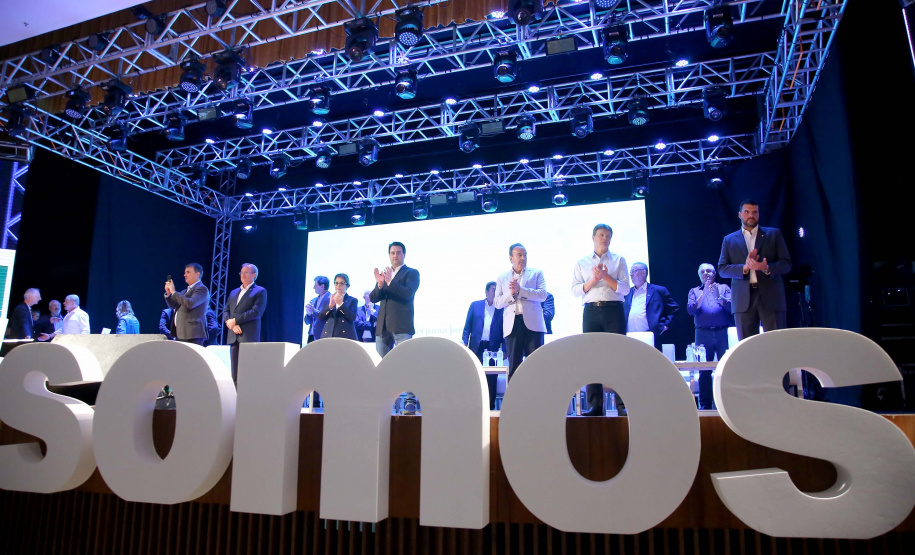 A ministra da Agricultura, Pecuária e Abastecimento, Tereza Cristina, assinou nesta sexta-feira (06), durante evento com a presença do governador Carlos Massa Ratinho Junior, instrução normativa que reforça o reconhecimento do Paraná como área livre da peste suína clássica (PSC). O documento desmembra o Estado de um grupo que era formado por 14 unidades federativas.