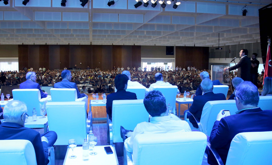 A ministra da Agricultura, Pecuária e Abastecimento, Tereza Cristina, assinou nesta sexta-feira (06), durante evento com a presença do governador Carlos Massa Ratinho Junior, instrução normativa que reforça o reconhecimento do Paraná como área livre da peste suína clássica (PSC). O documento desmembra o Estado de um grupo que era formado por 14 unidades federativas.
