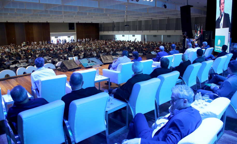 A ministra da Agricultura, Pecuária e Abastecimento, Tereza Cristina, assinou nesta sexta-feira (06), durante evento com a presença do governador Carlos Massa Ratinho Junior, instrução normativa que reforça o reconhecimento do Paraná como área livre da peste suína clássica (PSC). O documento desmembra o Estado de um grupo que era formado por 14 unidades federativas.