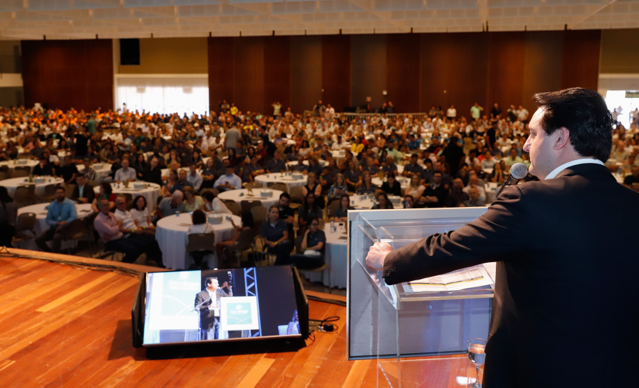 A ministra da Agricultura, Pecuária e Abastecimento, Tereza Cristina, assinou nesta sexta-feira (06), durante evento com a presença do governador Carlos Massa Ratinho Junior, instrução normativa que reforça o reconhecimento do Paraná como área livre da peste suína clássica (PSC). O documento desmembra o Estado de um grupo que era formado por 14 unidades federativas.