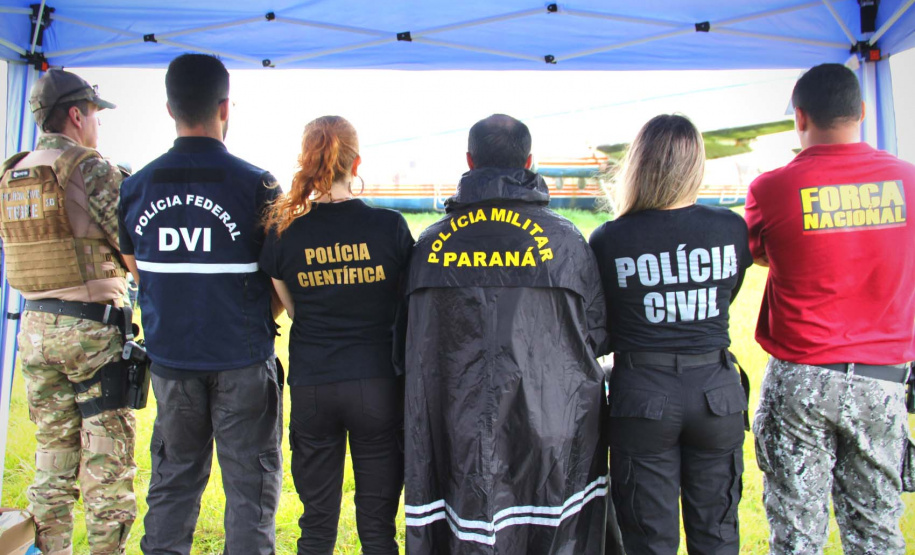 A Polícia Científica do Paraná realizou quinta-feira (5), no Aeroporto Internacional Afonso Pena, em São José dos Pinhais, um simulado para avaliação das práticas abordadas no curso de Perícia em Local de Desastres em Massa - Identificação de Vítimas de Desastres (DVI). A aula em campo contou com o apoio da Infraero e do grupo Tigre da Polícia Civil. O curso foi encerrado na manhã desta sexta-feira (06).Foto:SESP