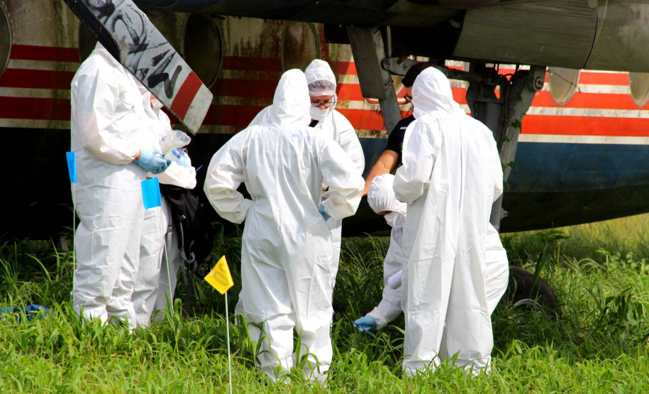 A Polícia Científica do Paraná realizou quinta-feira (5), no Aeroporto Internacional Afonso Pena, em São José dos Pinhais, um simulado para avaliação das práticas abordadas no curso de Perícia em Local de Desastres em Massa - Identificação de Vítimas de Desastres (DVI). A aula em campo contou com o apoio da Infraero e do grupo Tigre da Polícia Civil. O curso foi encerrado na manhã desta sexta-feira (06).Foto:SESP