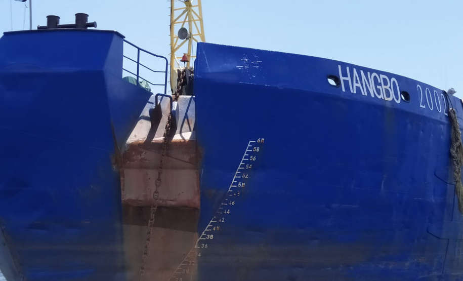 Os berços do Porto de Paranaguá começaram a ser dragados por uma draga mecânica nesta sexta-feira (6). Esta é a primeira vez que uma Clamshell é utilizada nos portos paranaenses. A diferença entre essa e as embarcações comuns para execução deste serviço é a precisão e a segurança para dragar mais próximo ao costado.