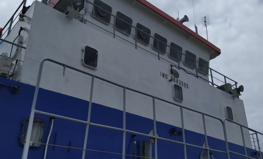 Os berços do Porto de Paranaguá começaram a ser dragados por uma draga mecânica nesta sexta-feira (6). Esta é a primeira vez que uma Clamshell é utilizada nos portos paranaenses. A diferença entre essa e as embarcações comuns para execução deste serviço é a precisão e a segurança para dragar mais próximo ao costado.