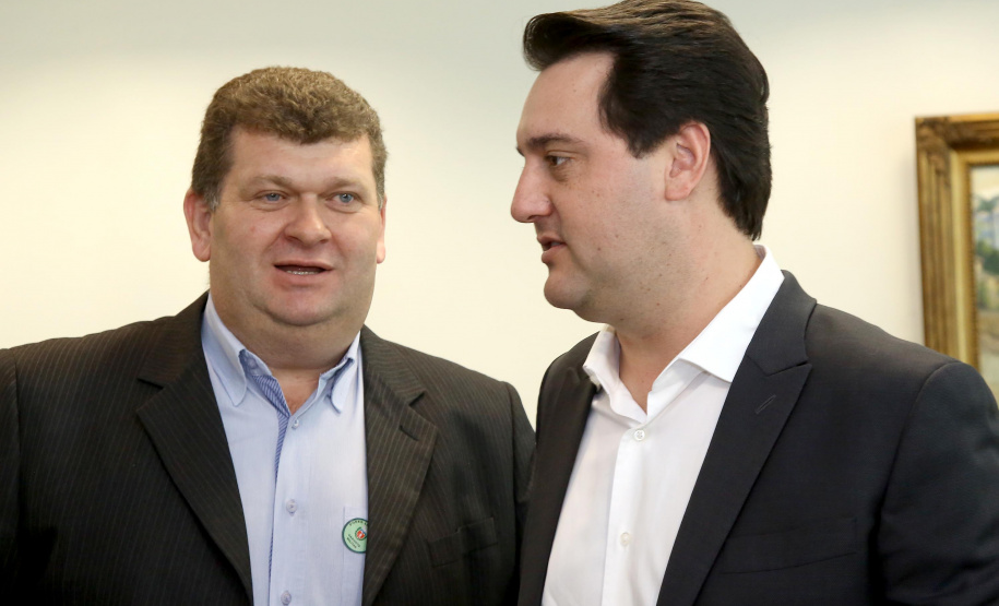 O governador Carlos Massa Ratinho Junior conheceu nesta segunda-feira (09) o projeto de construção do Aeroporto Regional do Sudoeste. Prefeitos, empresários e representantes da região apresentaram, em reunião no Palácio Iguaçu, detalhes do terminal que seria erguido em Renascença.Foto:Jaelson Lucas / AEN