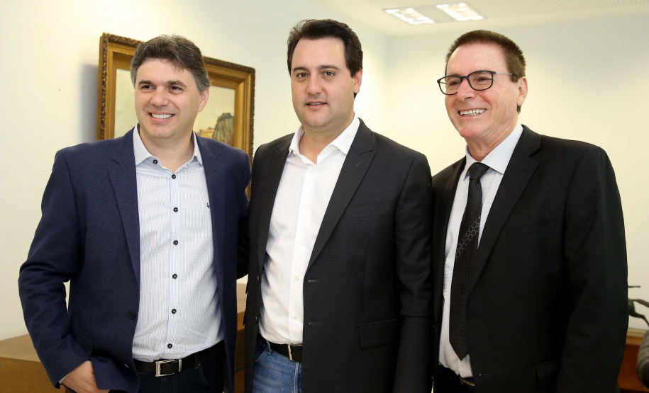 O governador Carlos Massa Ratinho Junior conheceu nesta segunda-feira (09) o projeto de construção do Aeroporto Regional do Sudoeste. Prefeitos, empresários e representantes da região apresentaram, em reunião no Palácio Iguaçu, detalhes do terminal que seria erguido em Renascença.Foto:Jaelson Lucas / AEN
