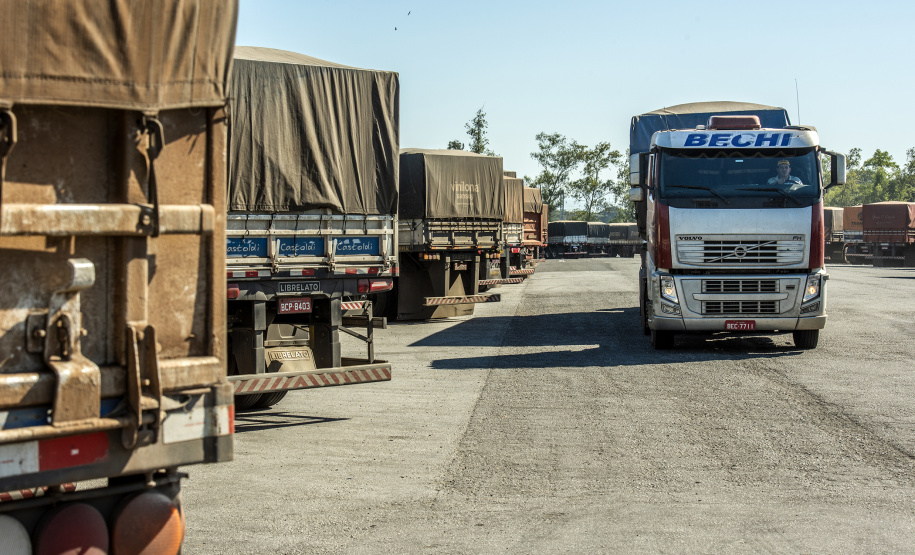 Mesmo antes do encerramento da movimentação em 2019, a exportação de milho via Porto de Paranaguá é 503% maior do que a registrada em 2018, e supera também a movimentação nos cinco anos anteriores. De janeiro a novembro deste ano, foram embarcadas 5,49 milhões de toneladas do grão. No mesmo período do ano passado o volume somou 911,3 mil toneladas.Foto: Claudio Neves/Portos do Paraná