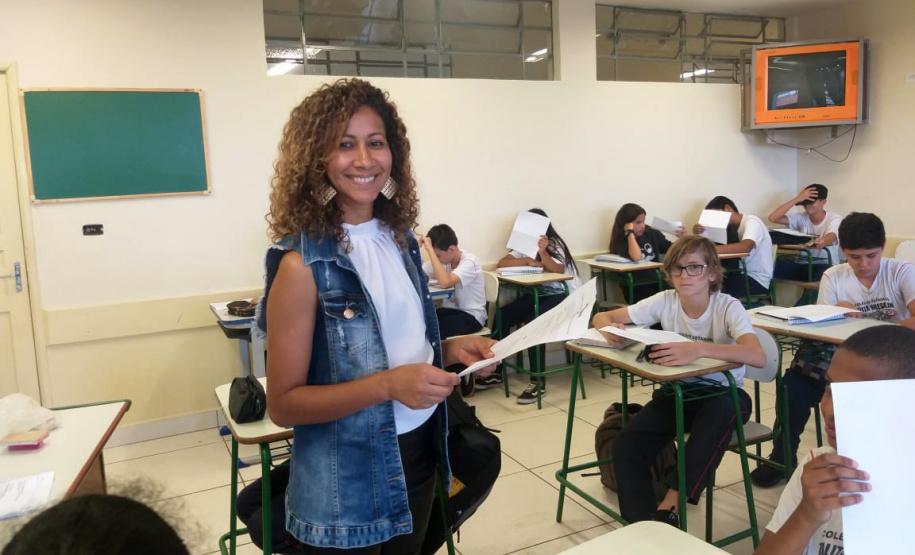 Começou com uma passeata puxada por 300 estudantes e terminou com toda uma cidade mobilizada no enfrentamento à violência contra as mulheres. A responsável é Adriana Reis, professora do 6º ano do Ensino Fundamental no Colégio Estadual Talita Bresolin, no município de Califórnia, no Norte do Paraná, que desenvolveu um projeto com o propósito de conscientizar a comunidade escolar e os moradores da cidade sobre violência doméstica. Foto:SEED