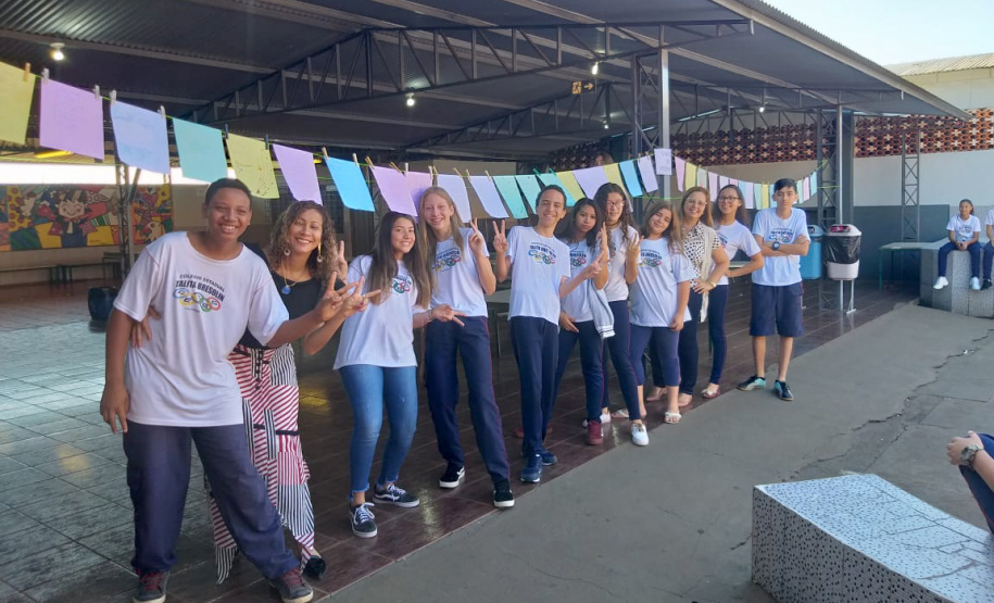 Começou com uma passeata puxada por 300 estudantes e terminou com toda uma cidade mobilizada no enfrentamento à violência contra as mulheres. A responsável é Adriana Reis, professora do 6º ano do Ensino Fundamental no Colégio Estadual Talita Bresolin, no município de Califórnia, no Norte do Paraná, que desenvolveu um projeto com o propósito de conscientizar a comunidade escolar e os moradores da cidade sobre violência doméstica. Foto:SEED