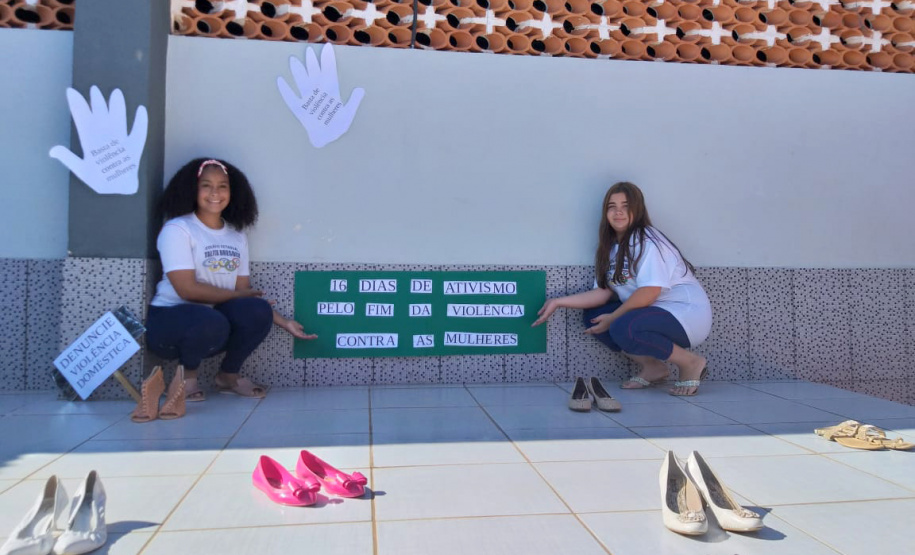 Começou com uma passeata puxada por 300 estudantes e terminou com toda uma cidade mobilizada no enfrentamento à violência contra as mulheres. A responsável é Adriana Reis, professora do 6º ano do Ensino Fundamental no Colégio Estadual Talita Bresolin, no município de Califórnia, no Norte do Paraná, que desenvolveu um projeto com o propósito de conscientizar a comunidade escolar e os moradores da cidade sobre violência doméstica. Foto:SEED