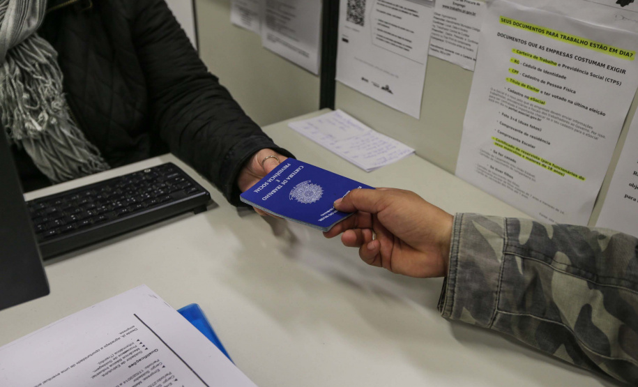 Agência do Trabalhador de Curitiba oferta 225 vagas para o Madero. Foto:Geraldo Bubniak/AEN