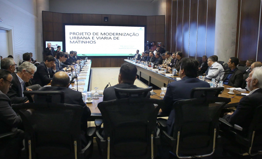 Governador Carlos Massa Ratinho Junior em reunião com os secretários. Na imagem, José Luis Scroccaro, do Instituto das Aguas do Paraná. Curitiba,10/12/2019 Foto:Jaelson Lucas / AEN