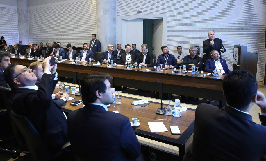 Governador Carlos Massa Ratinho Junior em reunião com os secretários. Na imagem, José Luis Scroccaro, do Instituto das Aguas do Paraná. Curitiba,10/12/2019 Foto:Jaelson Lucas / AEN